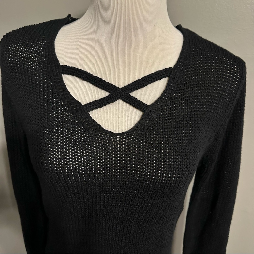 Alya‎ women’s size medium cable knit sweater V-neck with crisscross front black - Picture 3 of 10